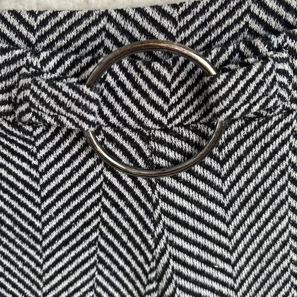 Zara Wide Leg Cropped Pants Womens Size Small Chevron Black White - Picture 2 of 7